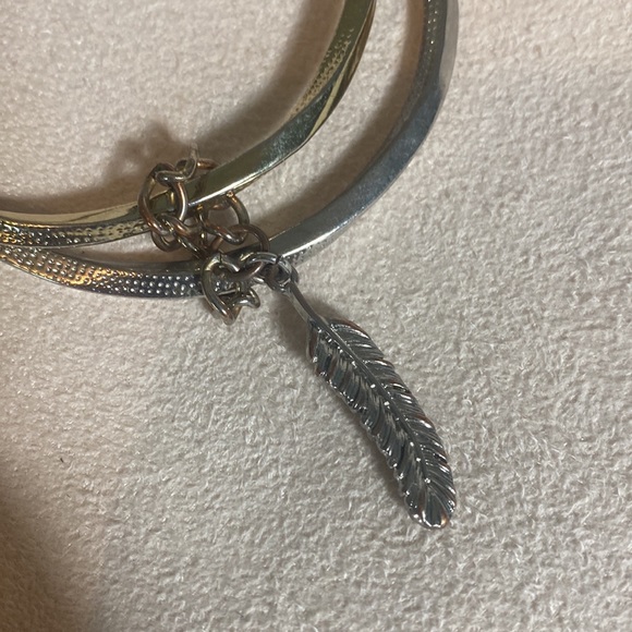 Jessica Simpson  braclet - Picture 4 of 9